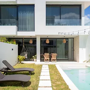 https://villa-blanca-incredible-2br-villa-private-pool-free-beach-club.allrivieramayahotels.com